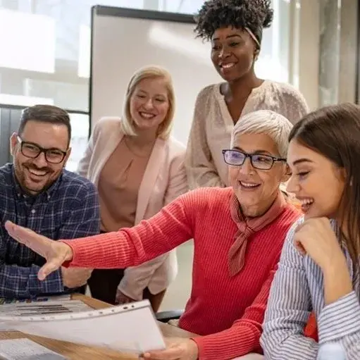 Teachers_looking_at_computer